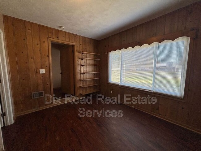 Building Photo - 110 N Heinkel Rd