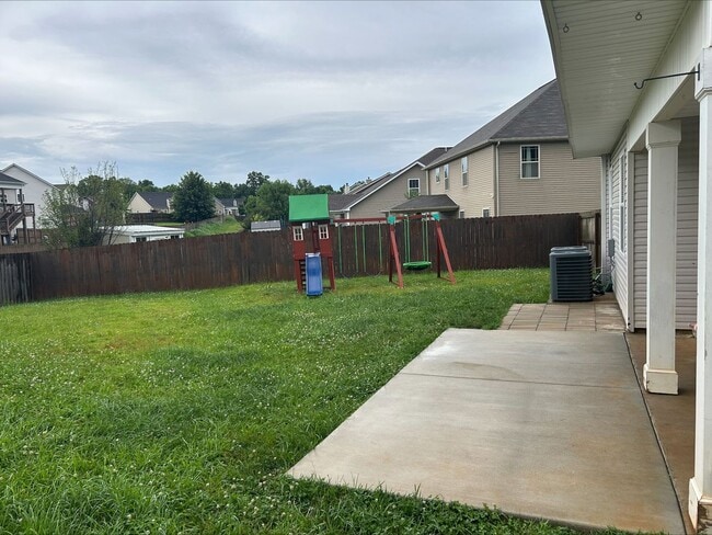 Building Photo - Stunning 4BR + Bonus Room Home Near Oaklan...