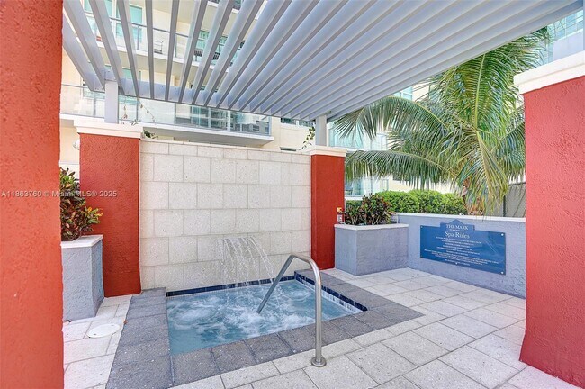 Building Photo - 1155 Brickell Bay Dr