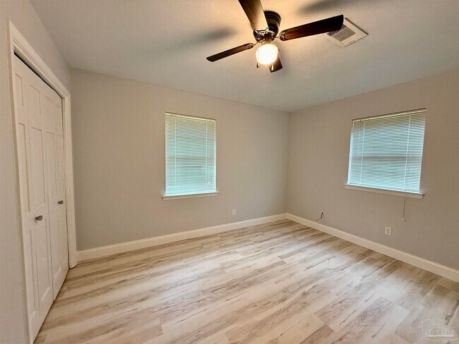 Building Photo - 9681 Pine Cone Dr
