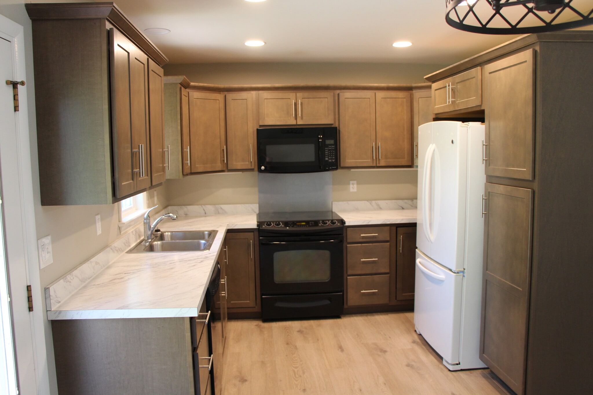 Building Photo - 2462 Camp Rd