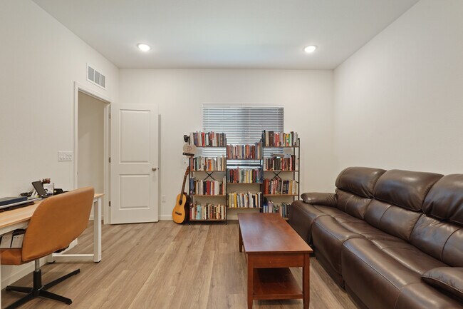 Primary Photo - 1416 Willowedge Way