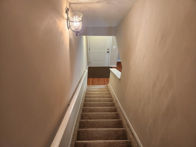 Building Photo - 39475 Springwater Dr