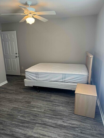 Building Photo - 45657 Chapman Ln