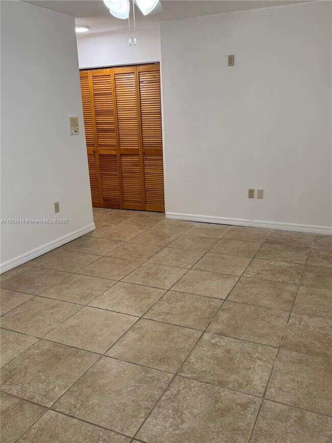 Building Photo - 3010 SW 132nd Ave