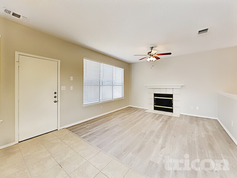 Building Photo - 813 Indigo Terrace