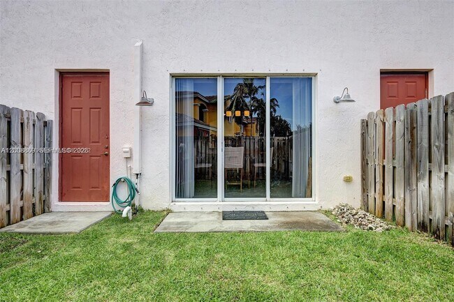 Building Photo - 2311 NE 42nd Cir