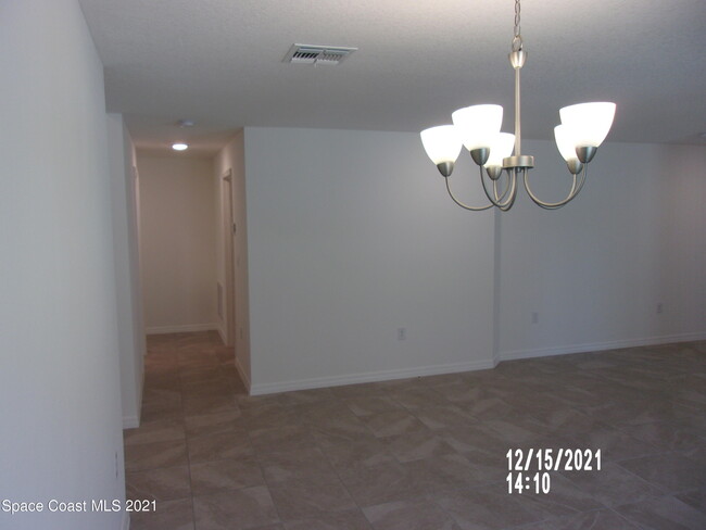 Building Photo - 1171 Dania Cir