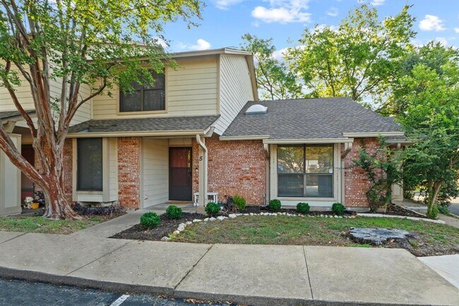 Building Photo - 3801 Menchaca Rd