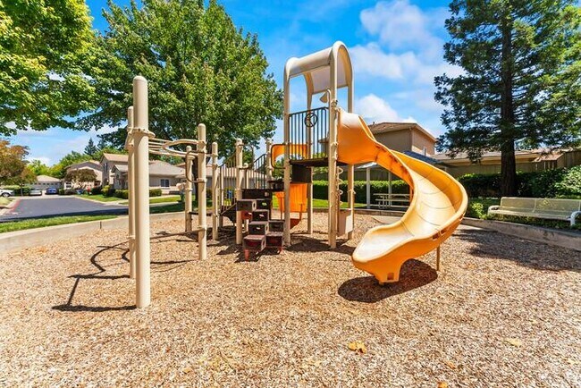 Building Photo - Beautiful 3 Bedroom 2 Bathroom in Gated Community of Folsom, CA!
