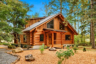 Building Photo - Log Cabin