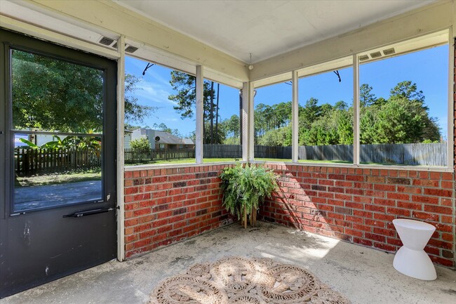 Building Photo - 801 Winchester Rd