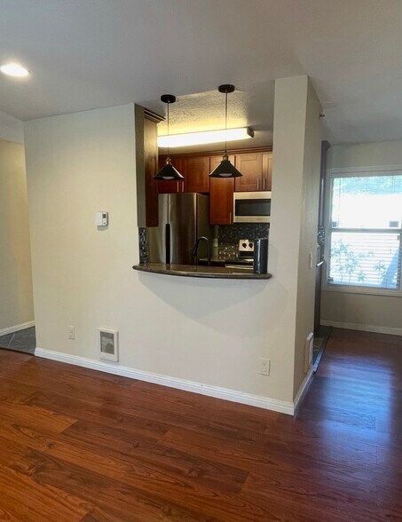 Building Photo - 713 Canonbury Way