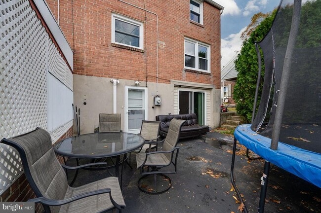 Building Photo - 117 E Broad St