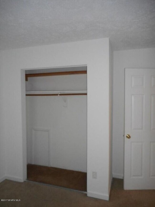 Building Photo - Spacious Home in Prime Blacksburg Location!