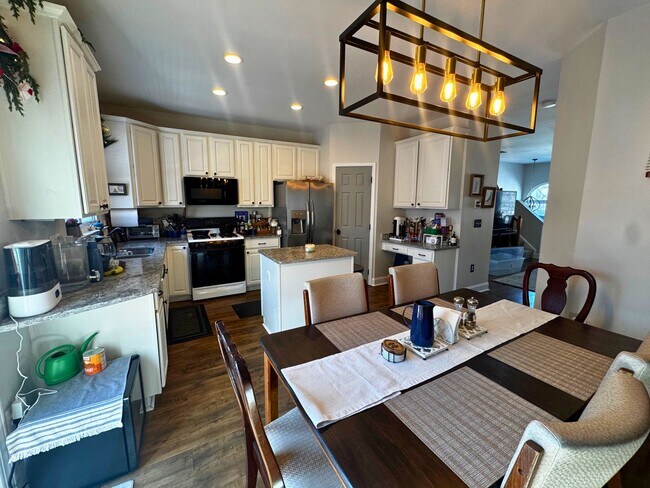 Building Photo - Well-Located 3BR, 2-Full, and 2-Half Bath Townhouse w/ One-Car Garage in Sterling, VA