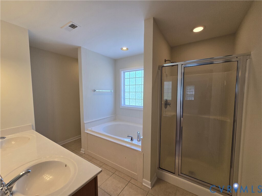 Building Photo - 9521 Pine Trails Ct