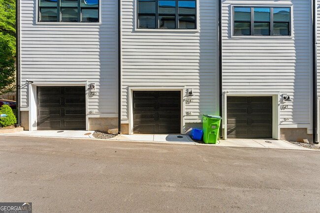 Building Photo - 722 Eloise Wy