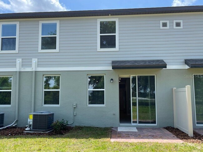 Building Photo - 975 Robin Holly St