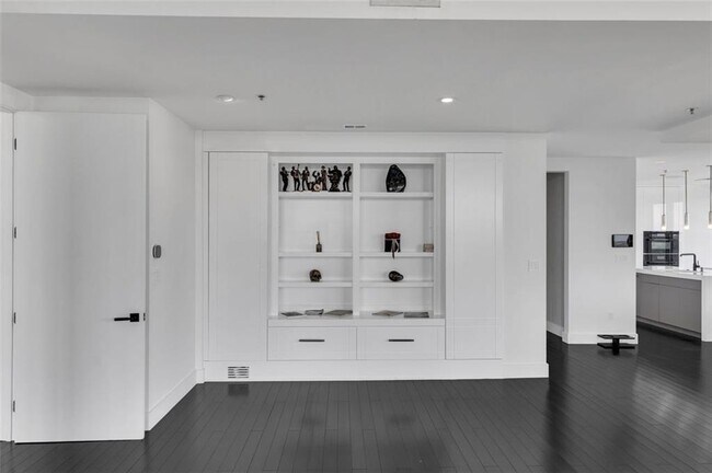 Building Photo - 2233 Peachtree Rd NE