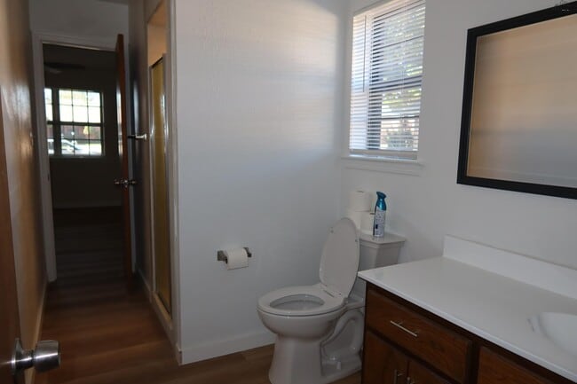 Building Photo - 4819 Royal Oak St