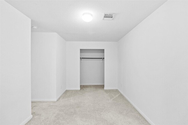 Building Photo - For lease in the sought-after Cedar Point community, this delightful home boasts 1,065 square fee...