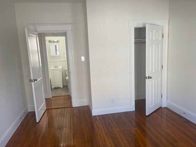 Building Photo - NO FEE Brand New Beautiful Split 2 bed with Stainless Kitchen, New Floors Sunny NICE ONE!  NO FEE