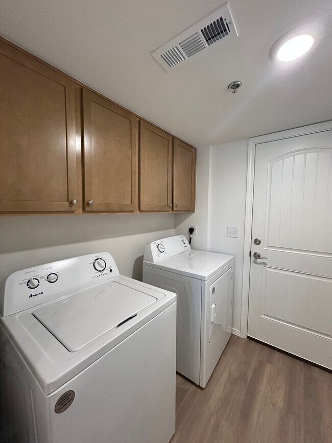 Building Photo - Modern New-Build Townhome with 3 Bedrooms, 2.5 Baths & 1-Car Garage