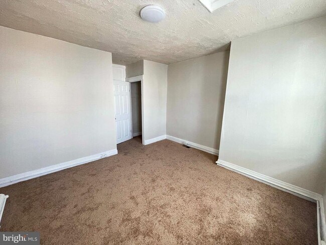 Building Photo - 1736 Darley Ave