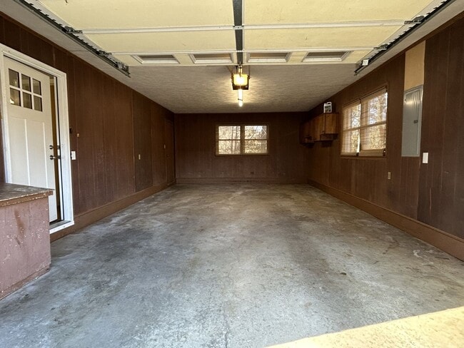 Building Photo - Spacious Brick Ranch Nestled Away — Close to Town!