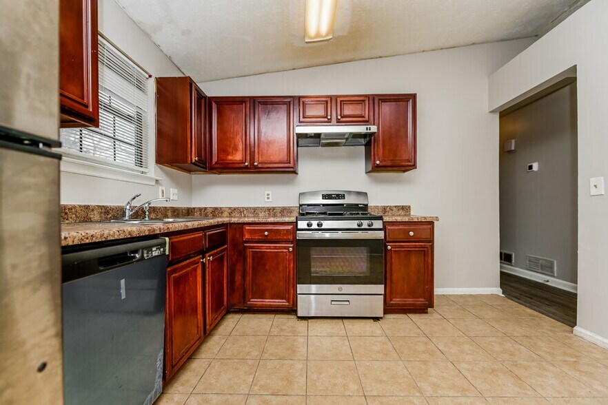 Building Photo - 1102 Cherokee Heights