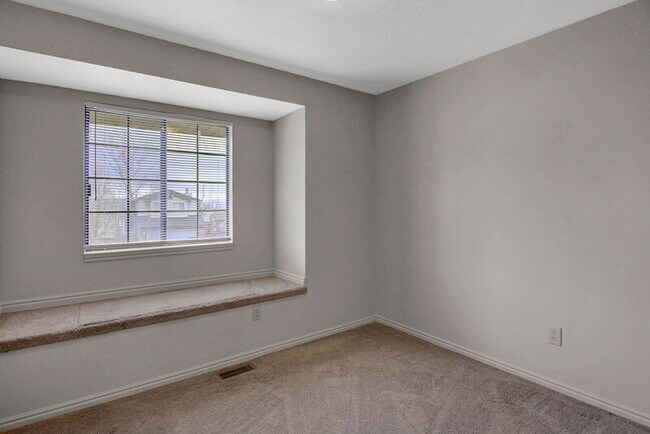 Building Photo - 1179 E 2450 N