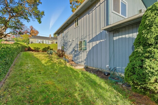 Building Photo - 820 S Liberty Dr