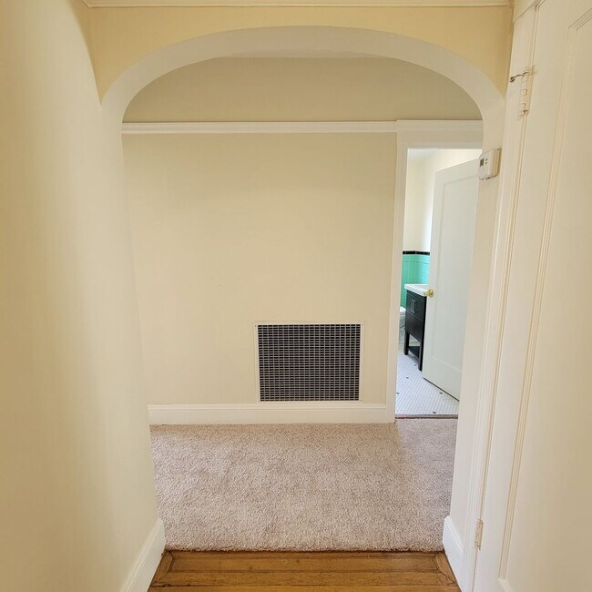 Building Photo - 950 Fremont St