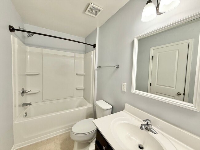 Building Photo - **OFFERING REFUNDABLE APPLICATION FEES & $100 MOVE IN PROMOTION** Charming 3BD, 1.5BA Clayton Hom...