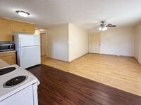 Building Photo - Charming 3-Bedroom Home with Massive Yard in Urban Honolulu!