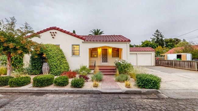PURE Property Management - Charming 2BR/1... - PURE Property Management -  Charming 2BR/1...