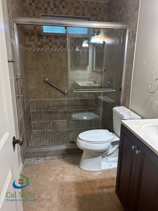 Building Photo - $4,595 - Large Gorgeous 3/2 Tri-Level Home with Beautiful Views in Gilroy near Wineries