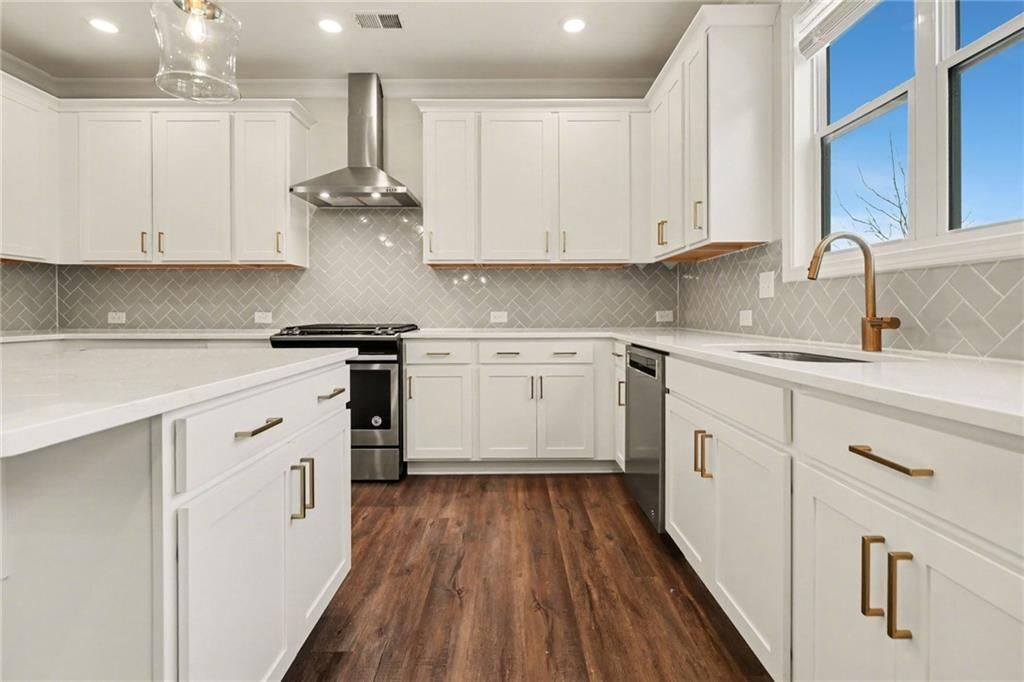 Building Photo - 545 Cresentry Brook