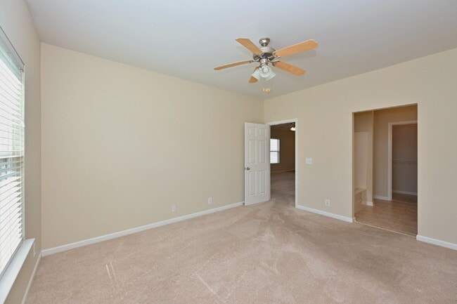 Building Photo - 2 BR Harbor Village Condo