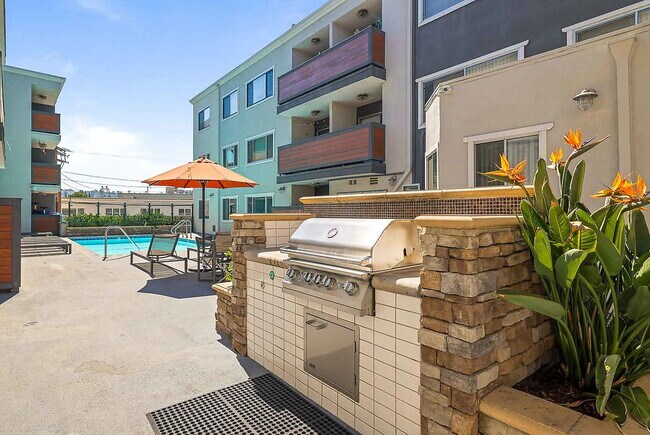 Building Photo - The Village at Toluca Lake