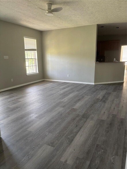 Building Photo - 211 Oaks Grande Dr