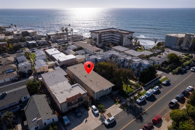 Building Photo - Charming 2 BR Near Sunset Cliffs with 2 Pa...