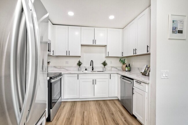 Building Photo - Charming Remodeled 2-Bed / 1.5-Bath Condo ...
