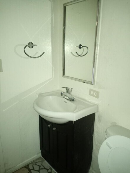 New Bath Vanity - 727 W Lakeview Pl