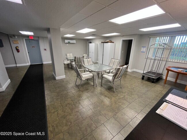 Building Photo - 4700 Ocean Beach Blvd