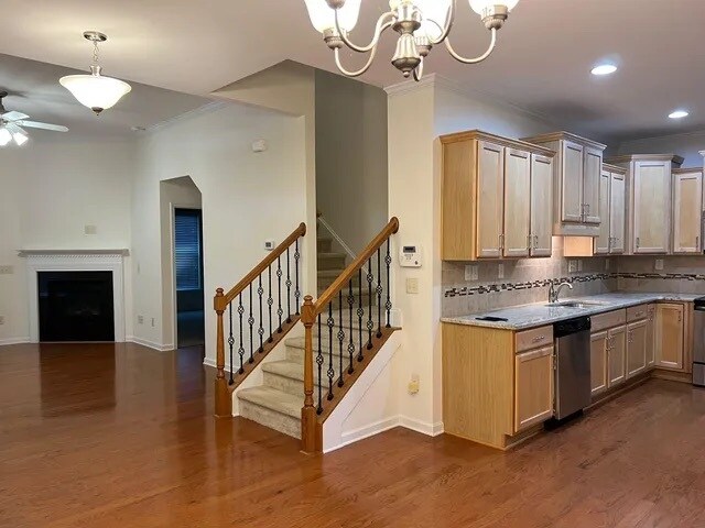 Building Photo - 2401 Memory Ridge Dr