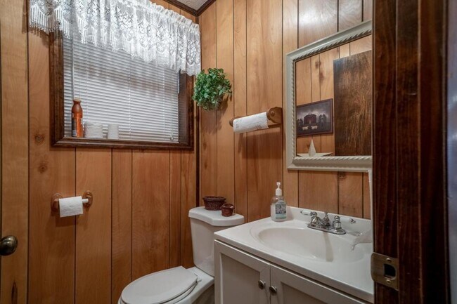 Building Photo - 158 New Beason Well Rd, Kingsport Tn 37660