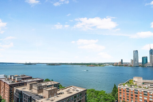 Building Photo - 99 Battery Pl