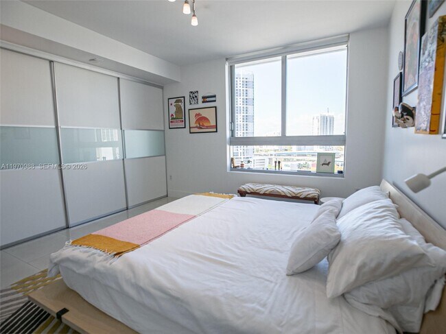 Building Photo - 90 SW 3rd St